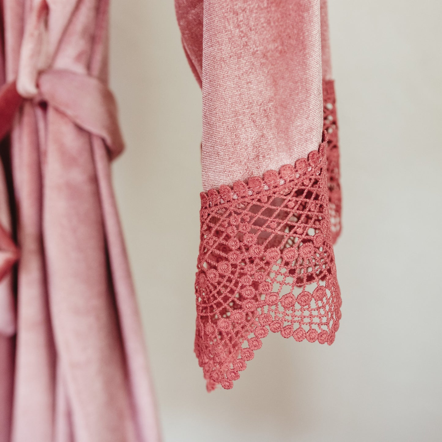 Indulge in the softness of this velvet robe, featuring elegant lace sleeves, a luxurious treat for bridesmaids