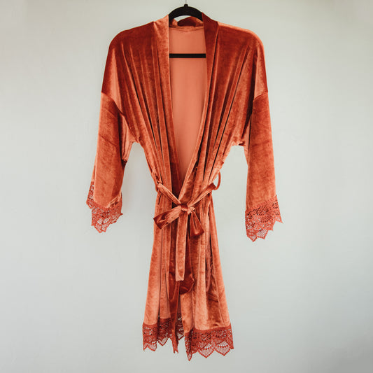 Soft velvet robe for bridesmaids, with detailed lace sleeves, a one size fits all design