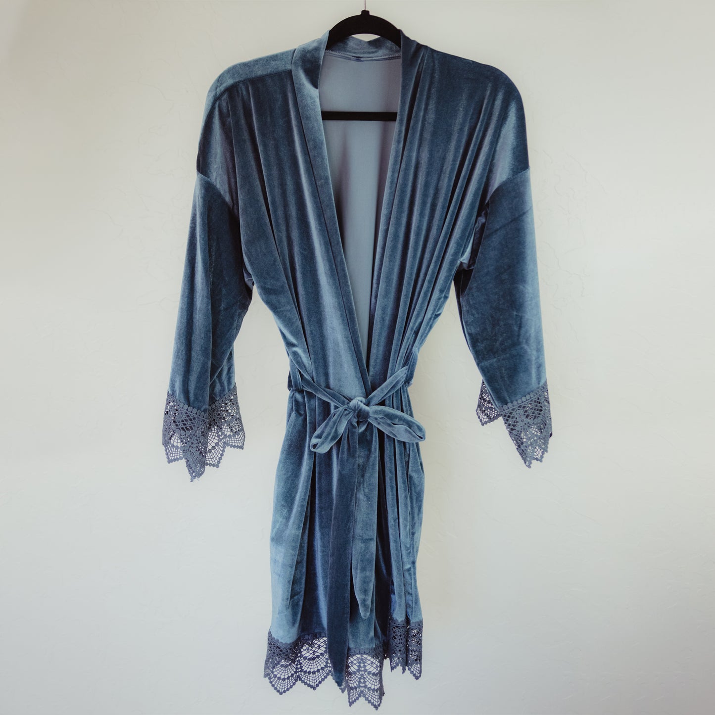 Beautiful velvet robe with lace sleeves, a classic and elegant bridesmaid choice