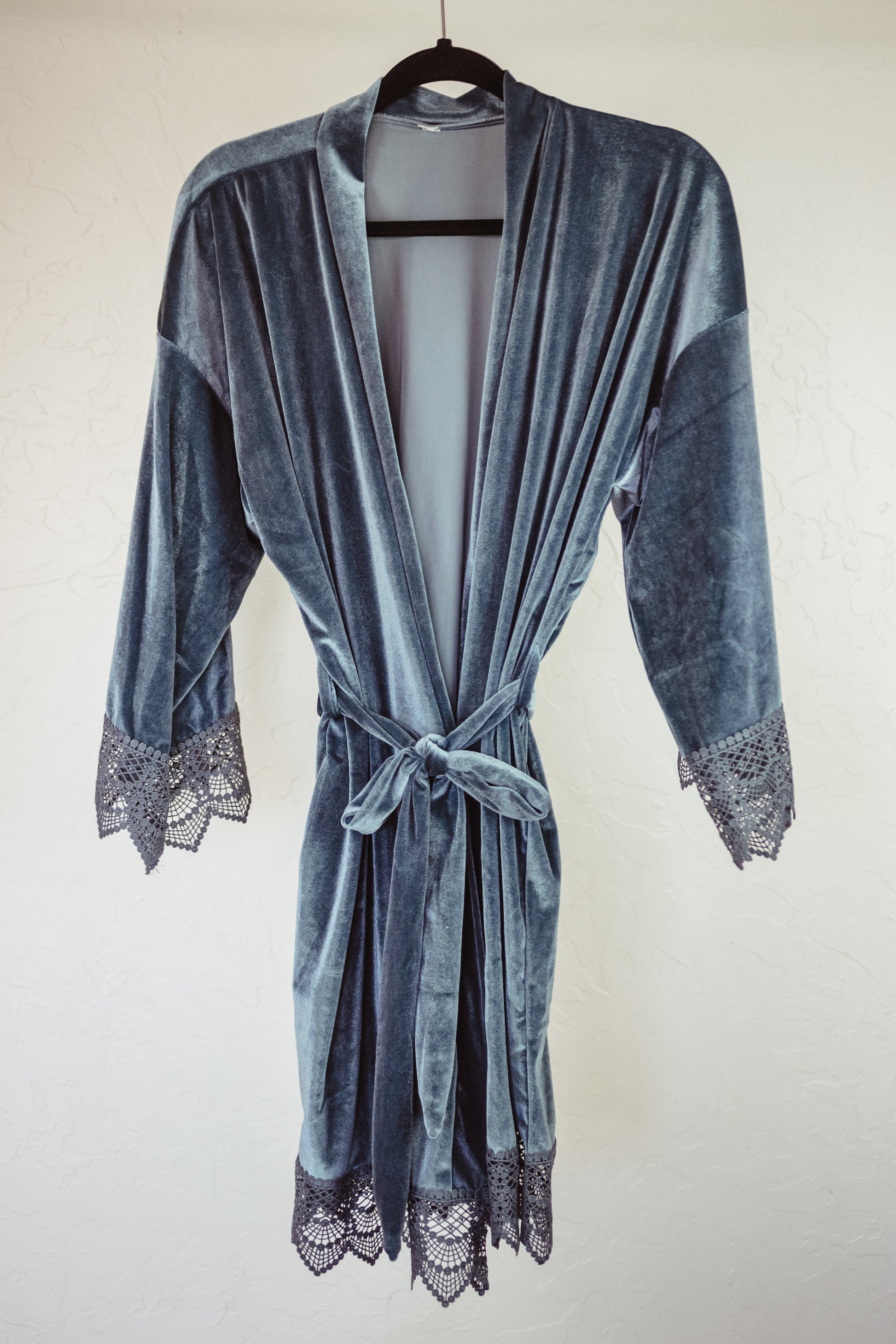 Treat your bridal party to the opulence of this velvet robe, showcasing delicate lace sleeves for a touch of elegance and comfort