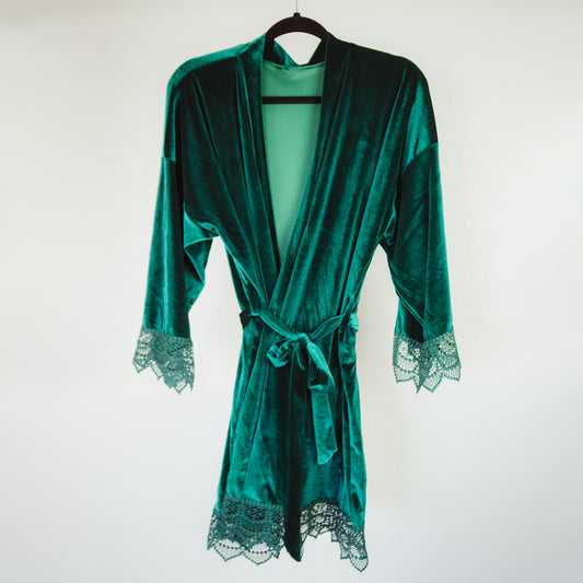 One size fits all velvet bridesmaids robe with comfortable lace sleeve accents
