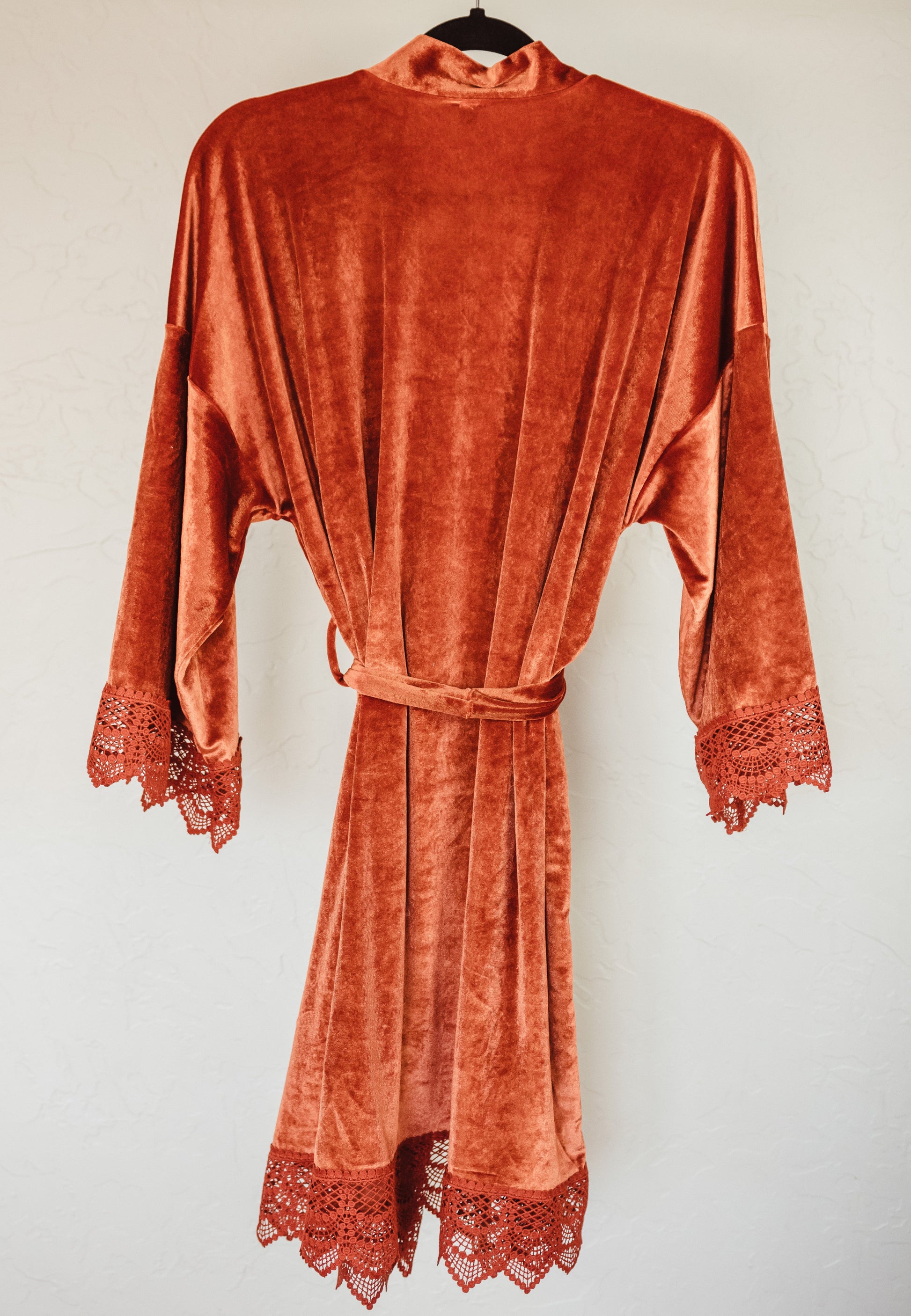 One-size-fits-all velvet robe with elegant lace sleeve detailing, perfect for bridesmaids or the bride's special occasion