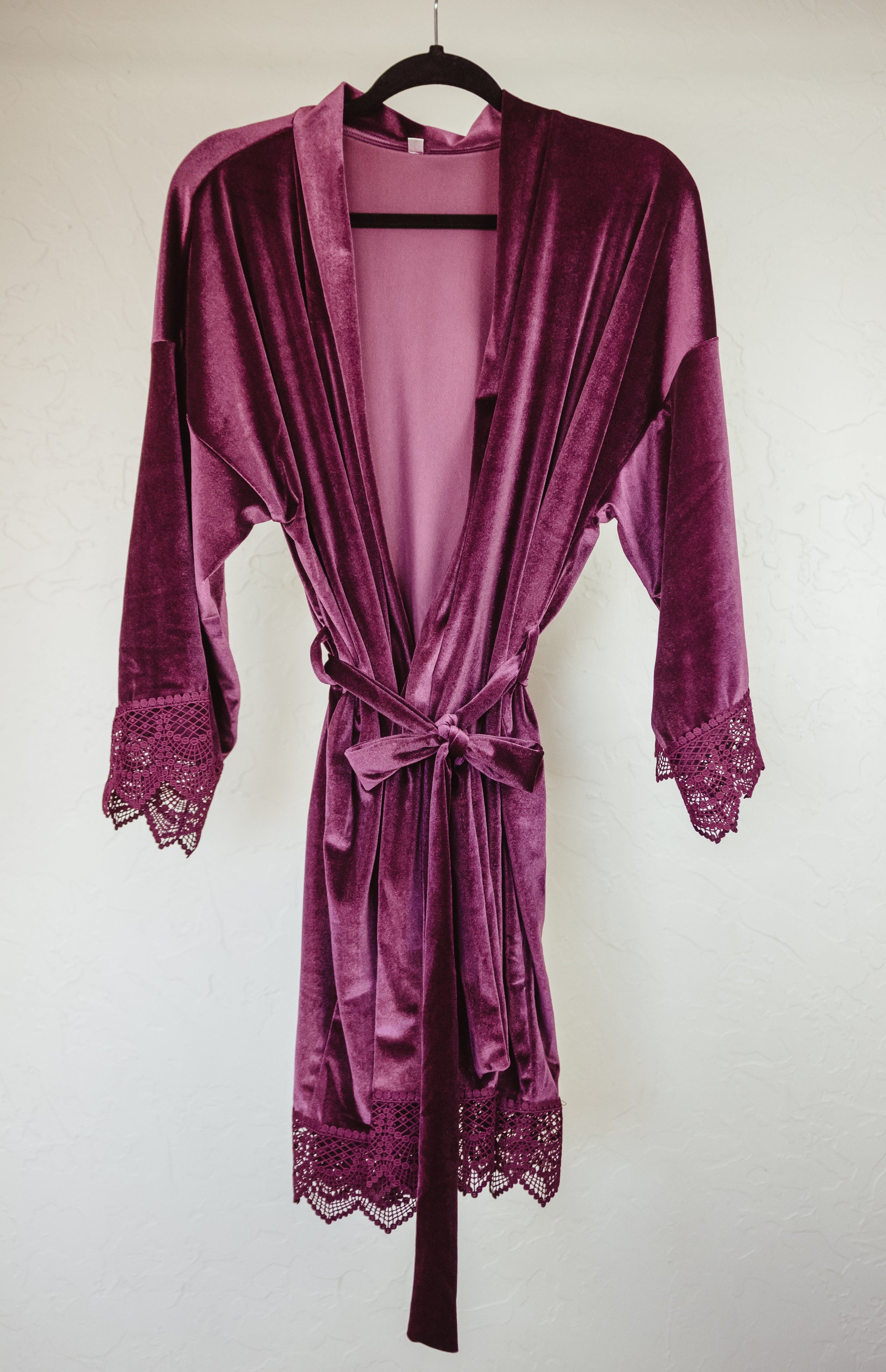 Pamper your bridesmaids with this plush velvet robe, enhanced by exquisite lace sleeve accents
