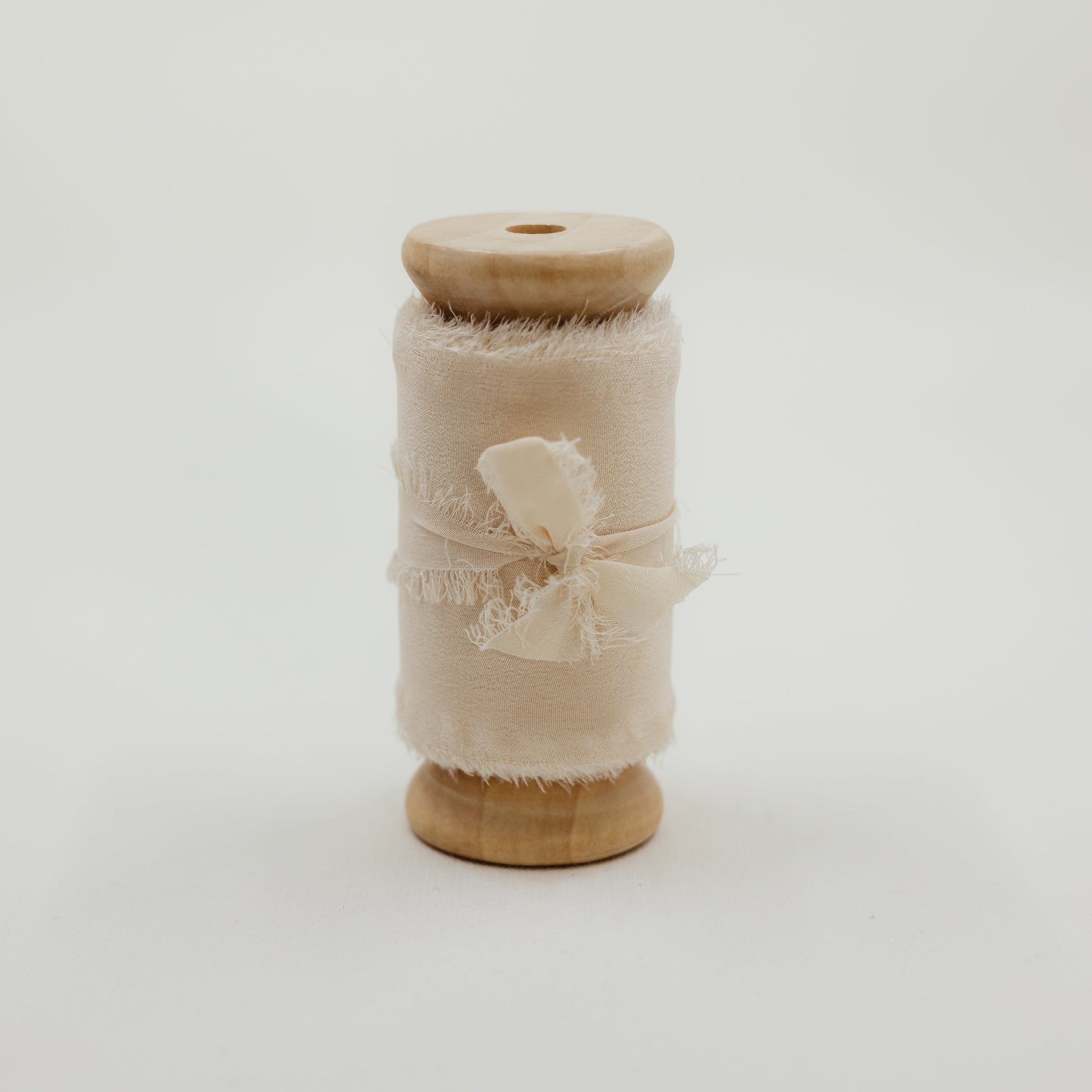 Raw Edge Ribbon in Delicate Style for Wedding Decorations