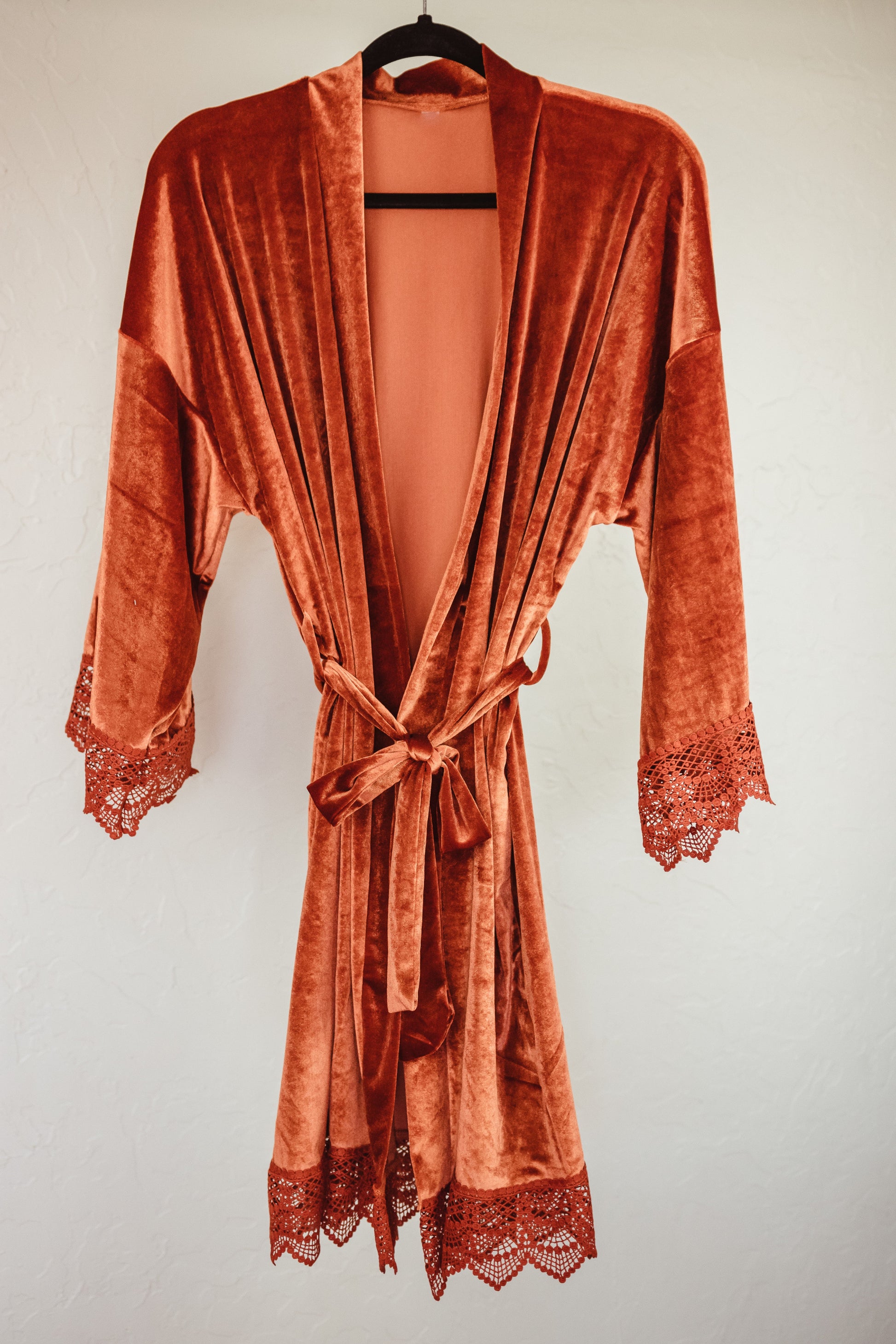 Velvet robe with lace sleeves, a luxurious and comfortable option for bridal parties or the bride